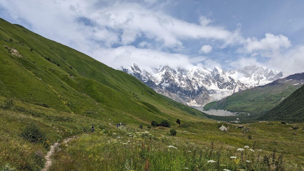 descenso del Chkhunderi Pass