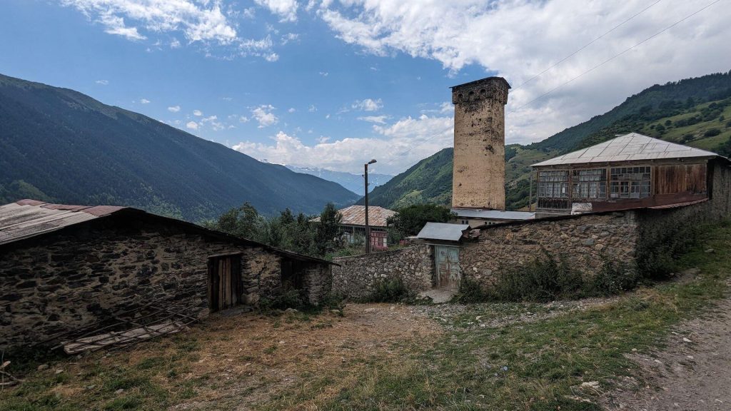 casa con torre svana